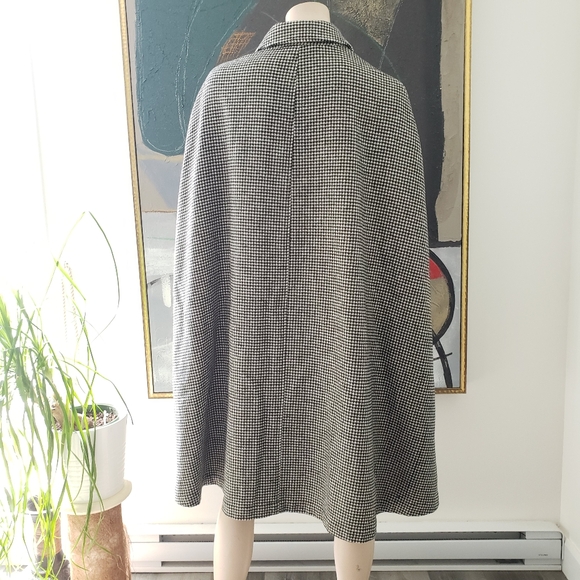 Jones New York | Knee-length Cape with Front Closure - Picture 2 of 9